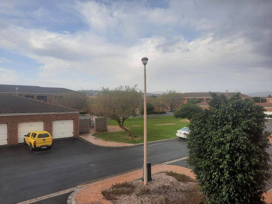 To Let 2 Bedroom Property for Rent in Protea Heights Western Cape